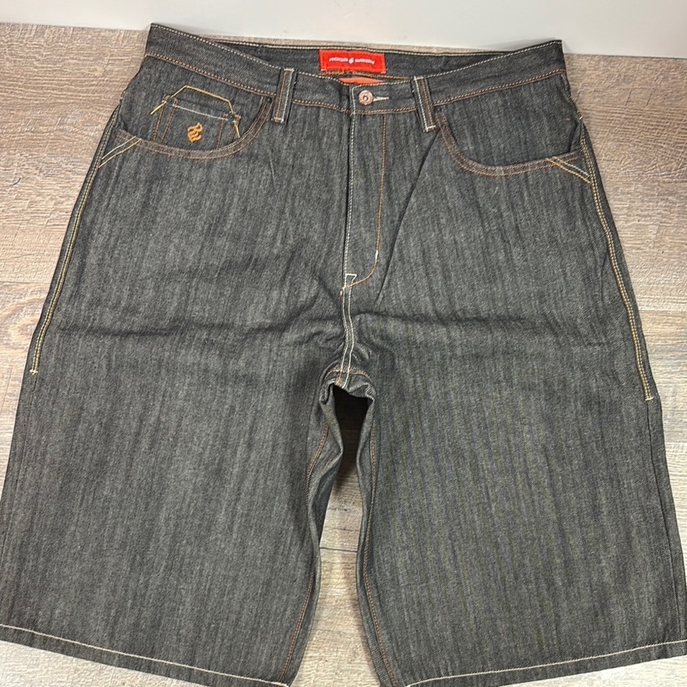 RocaWear Men’s Baggy Fit Metallic Embroidered Pockets Denim Shorts Size 40